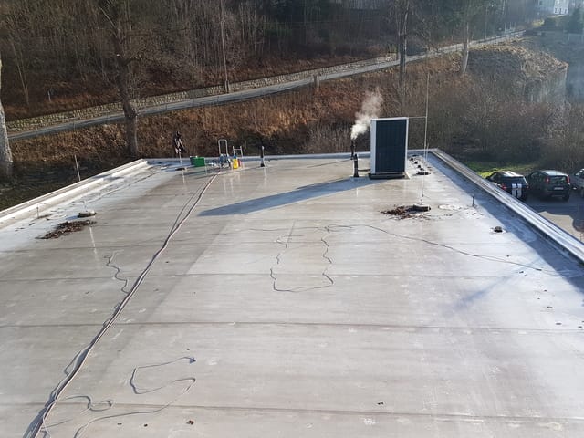 Abb.: Flachdach mit EAV-Messaufbau